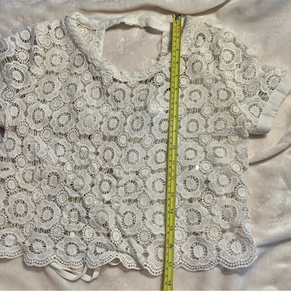 NWT L’Atiste Lace Crop Top Medium White Floral Crochet Design Lace-Up Back New - Picture 16 of 16